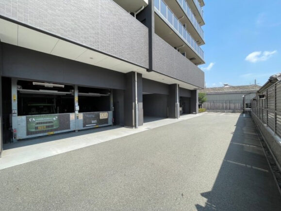 【駐車場】